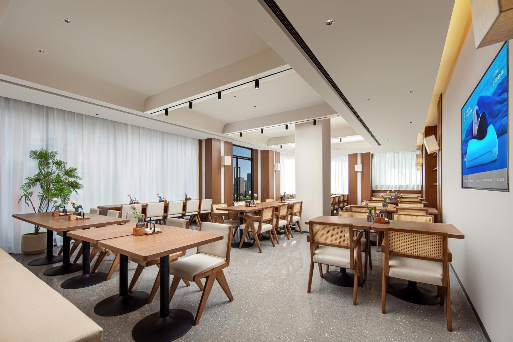 Hotel Atour People's Square Metro Station 4*